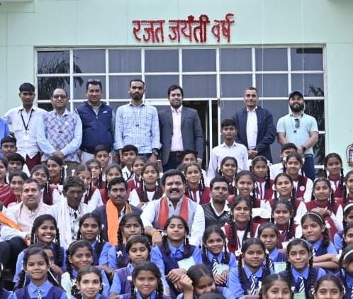स्कूली बच्चों का विधानसभा का शैक्षणिक भ्रमण 1 Educational tour of school children to Vidhan Sabha