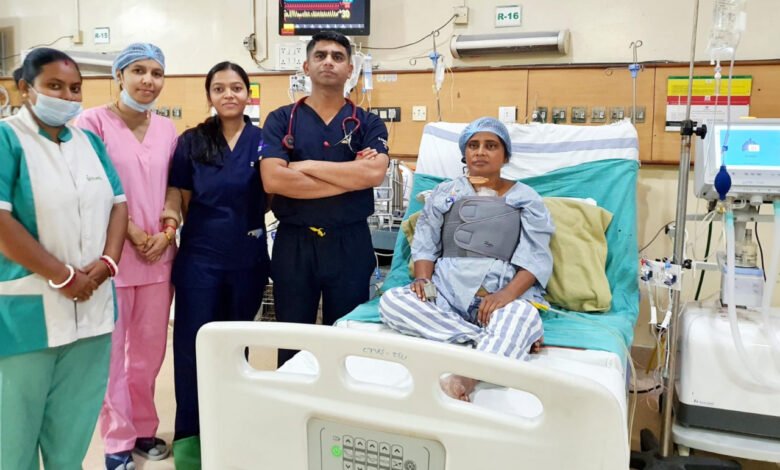 हार्ट सर्जन डॉ. कृष्णकांत साहू के नेतृत्व में 50 वर्षीय महिला की हुई सफल ओपन हार्ट सर्जरी 1 Successful open heart surgery of a 50 year old woman was done under the leadership of heart surgeon Dr. Krishnakant Sahu.