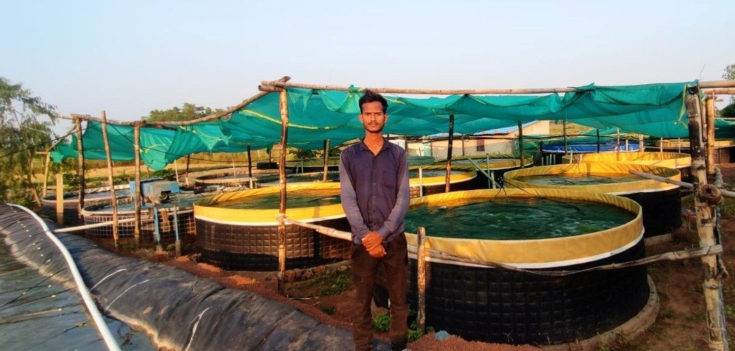 Rural youth are making efforts to earn lakhs of rupees from fish farming.