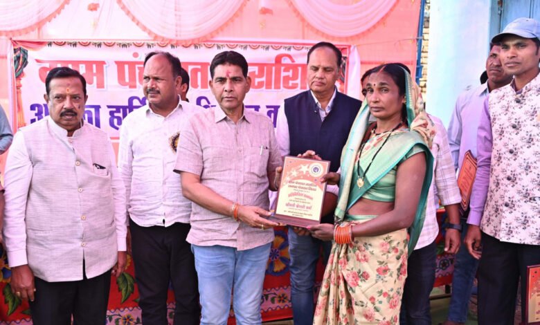 सरकार निर्माण के साथ विकास के कार्याें को दे रही प्राथमिकता: मंत्री टंक राम वर्मा 1 Government is giving priority to development works along with construction: Minister Tank Ram Verma
