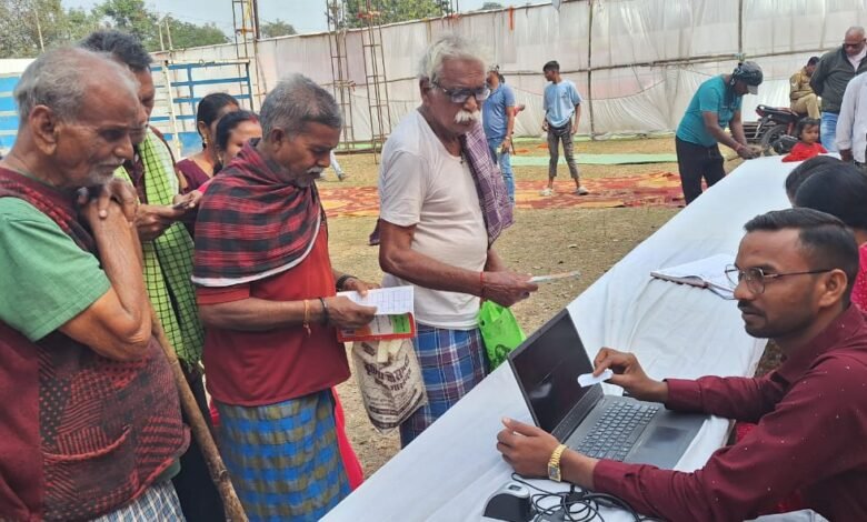 बुजुर्गाे को मिल रही विशेष स्वास्थ्य सहायता, विशेष शिविर का आयोजन कर बनाए जा रहे कार्ड 1 Elderly people are getting special health assistance, cards are being made by organizing special camps.