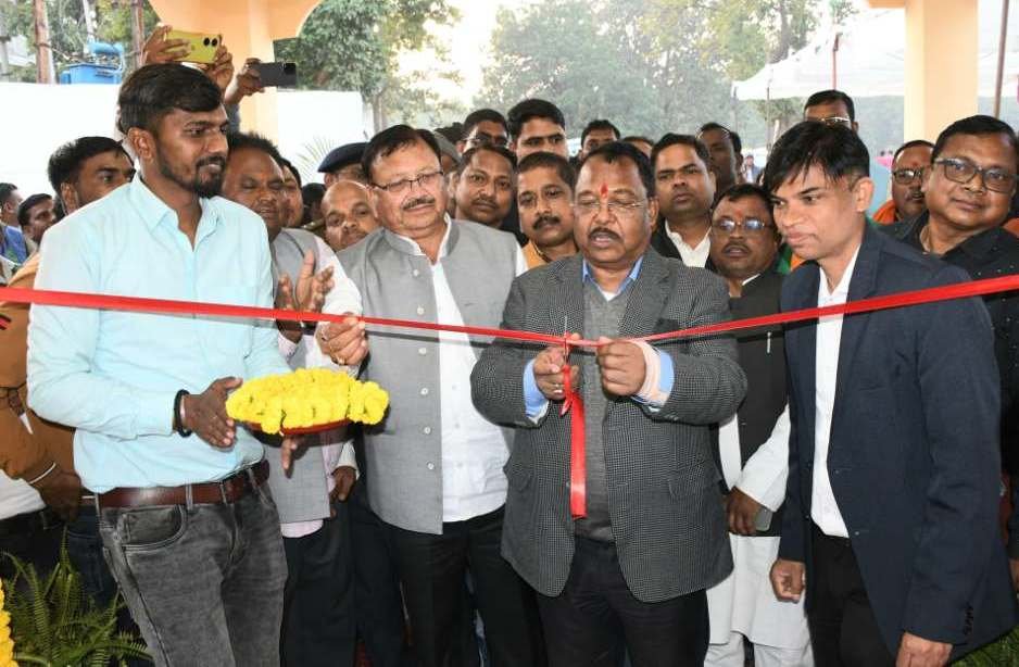 Agriculture Minister Netam inaugurated the newly constructed sub-divisional office in Balrampur.