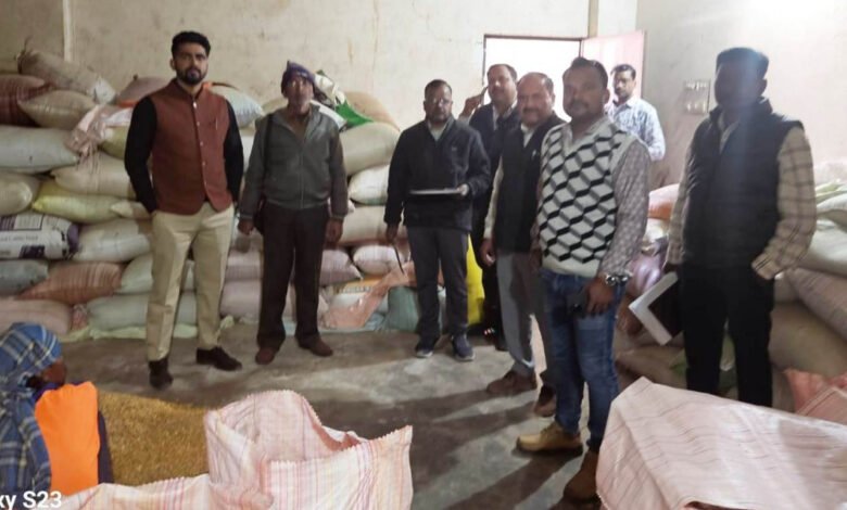 फोर्टीफाइड चावल के अवैध भंडारण के मामले में तीन दुकानें सील 1 Three shops sealed in case of illegal storage of fortified rice