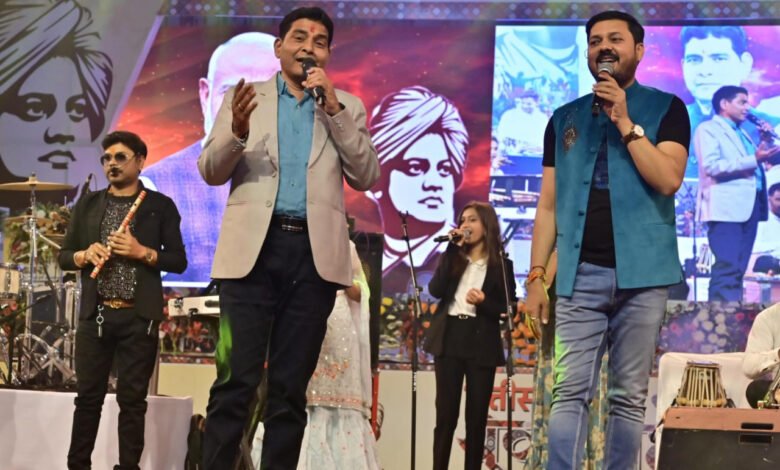 पद्म श्री अनुज शर्मा की प्रस्तुति ने दर्शकों को झूमने पर मजबूर किया 1 Padma Shri Anuj Sharma's presentation forced the audience to dance