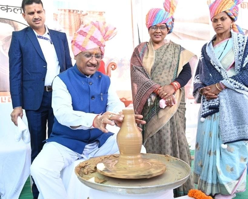 Chief Minister Vishnu Dev Sai inspected departmental stalls in Tatapani Mahotsav