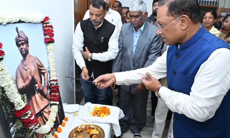 मुख्यमंत्री ने अमर शहीद गेंदसिंह के शहादत दिवस पर उन्हें किया नमन 1 Chief Minister paid tribute to Amar Shaheed Gend Singh on his martyrdom day.