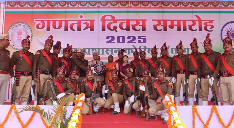 Officers and employees doing excellent work were honored