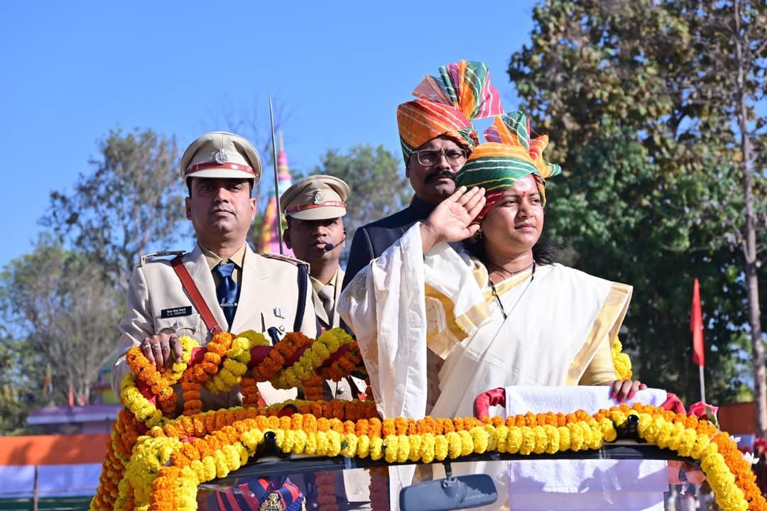 Minister Rajwade hoisted the national flag in Balrampur