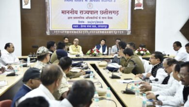Photo of  राज्यपाल डेका की अध्यक्षता में हुई दंतेवाड़ा जिला प्रशासन और पुलिस विभाग की परिचर्चा सह बैठक