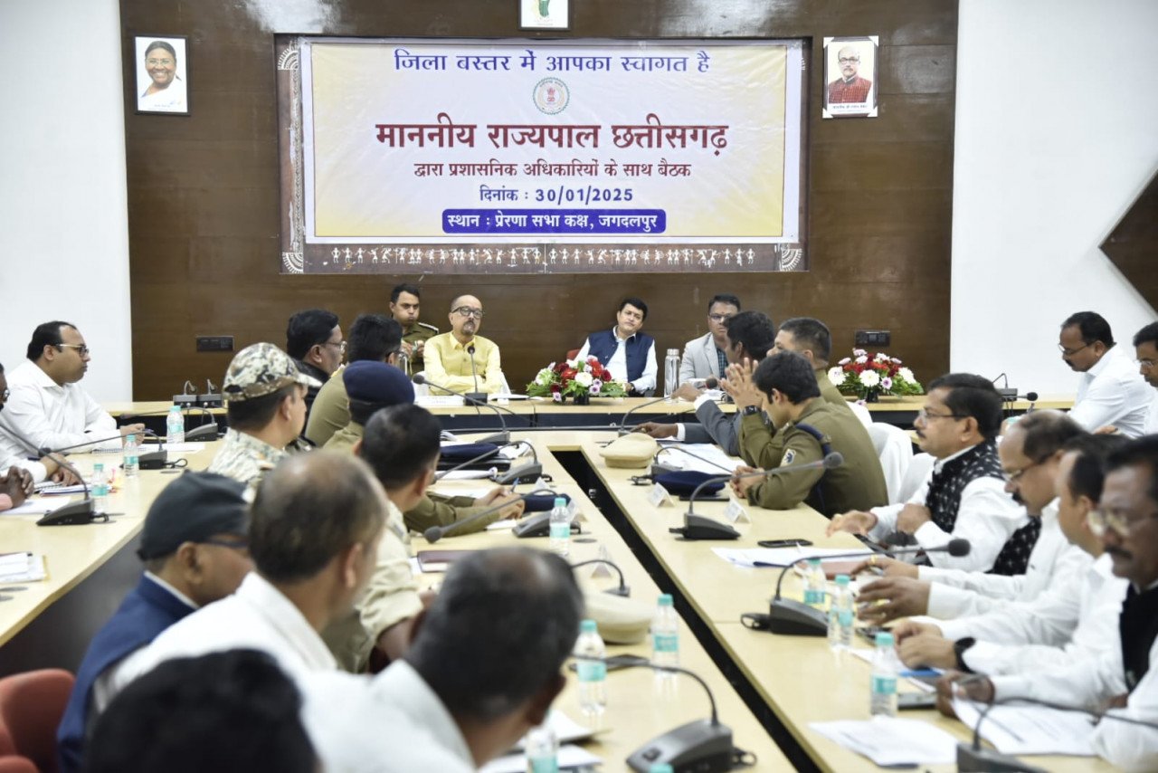Discussion cum meeting of Dantewada District Administration and Police Department held under the chairmanship of Governor Deka.