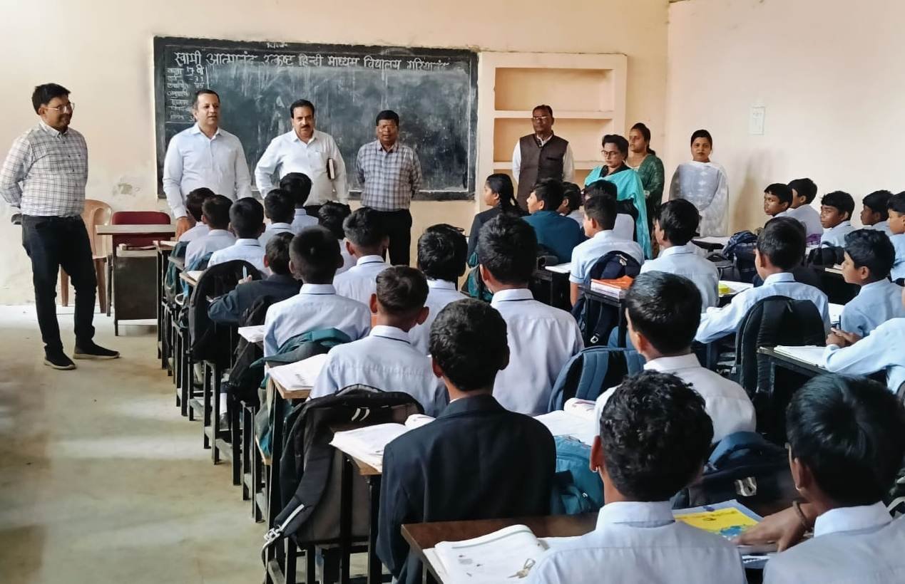 Education Secretary Pardeshi inspected the schools of Gariaband district