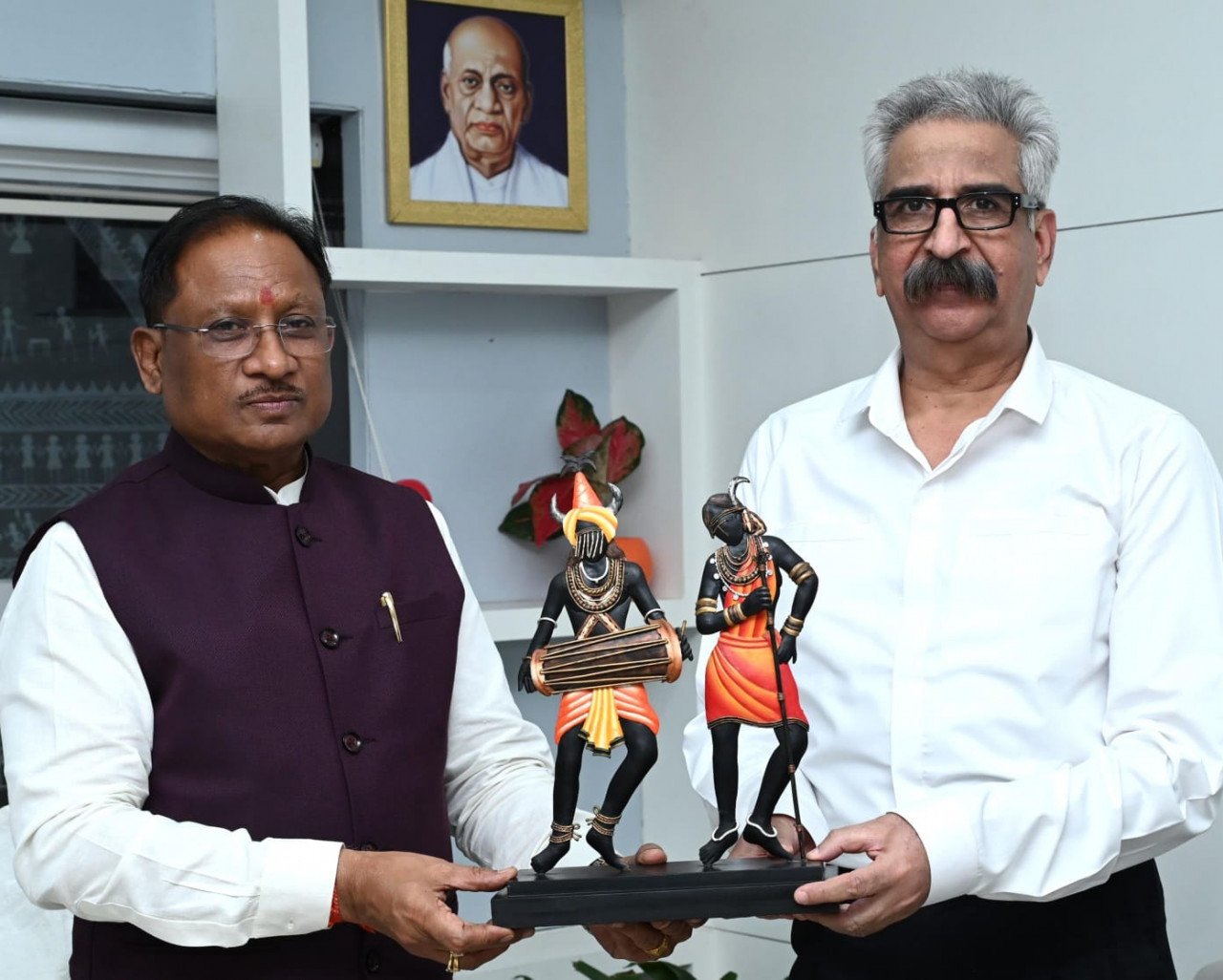 Chief Minister Vishnudev Sai congratulated Director General of Police Ashok Juneja on his retirement.