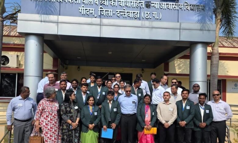 रक्षा मंत्रालय के अधिकारियों ने किया दंतेवाड़ा के विकास कार्यों का अवलोकन 1 Defense Ministry officials inspected the development works of Dantewada
