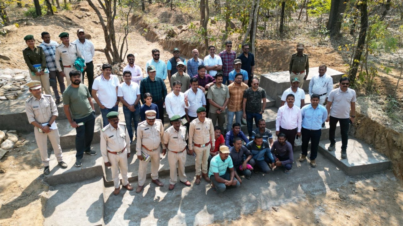 Team of IFS officers studied soil conservation and livelihood initiatives in Dhamtari