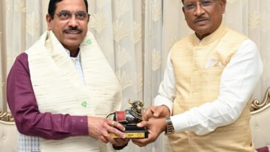 Photo of मुख्यमंत्री विष्णुदेव साय ने केंद्रीय मंत्री प्रहलाद जोशी का किया आत्मीय स्वागत