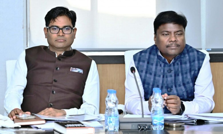 मंत्री केदार कश्यप के विभागों के बजट पर हुई चर्चा 1 Discussion was held on the budget of Minister Kedar Kashyap's departments.