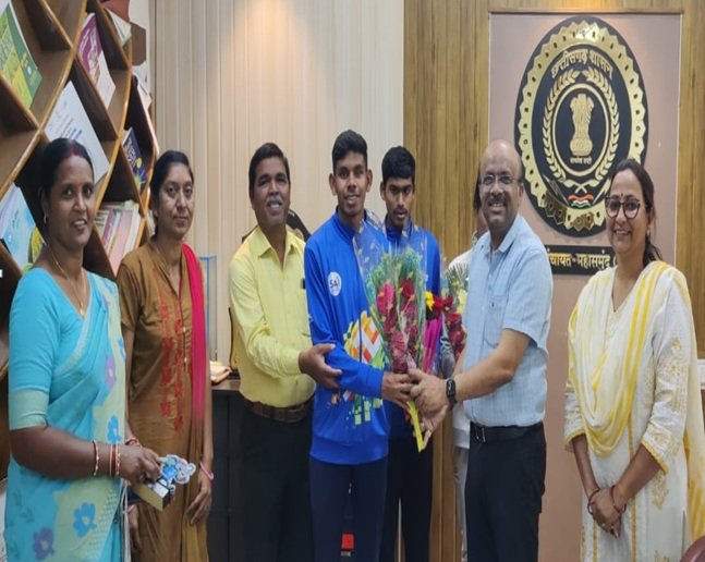 Sukhdev Kevat brought glory to Chhattisgarh by winning silver medal in 400 meter race.