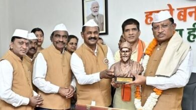 Photo of मुख्यमंत्री को छत्रपति शिवाजी महाराज की प्रतिमा भेंट कर सुशासन की सराहना की