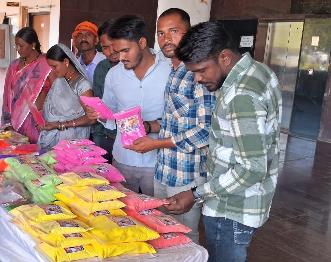 This time too, rural women will compete with outsiders on Holi