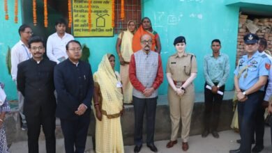 Photo of राज्यपाल रमेन डेका ने सक्ति जिले के ग्राम सकरेली (बा) पहुंचकर प्रधामंत्री आवास योजना के कार्यों का किया अवलोकन