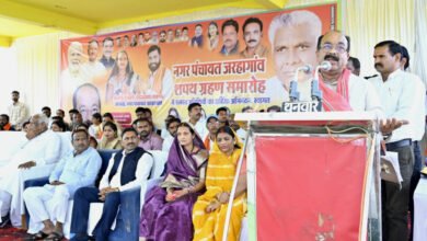 Photo of नगर पंचायत अध्यक्षों और पार्षदों के शपथ ग्रहण में शामिल हुए उप मुख्यमंत्री अरुण साव