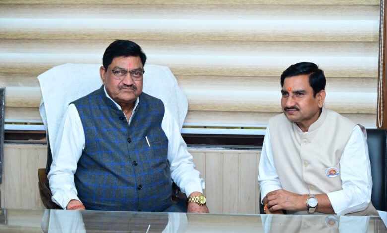खाद्य मंत्री दयाल दास बघेल की केन्द्रीय राज्य मंत्री तोखन साहू से मुलाकात 1 Food Minister Dayal Das Baghel met Union Minister of State Tokhan Sahu