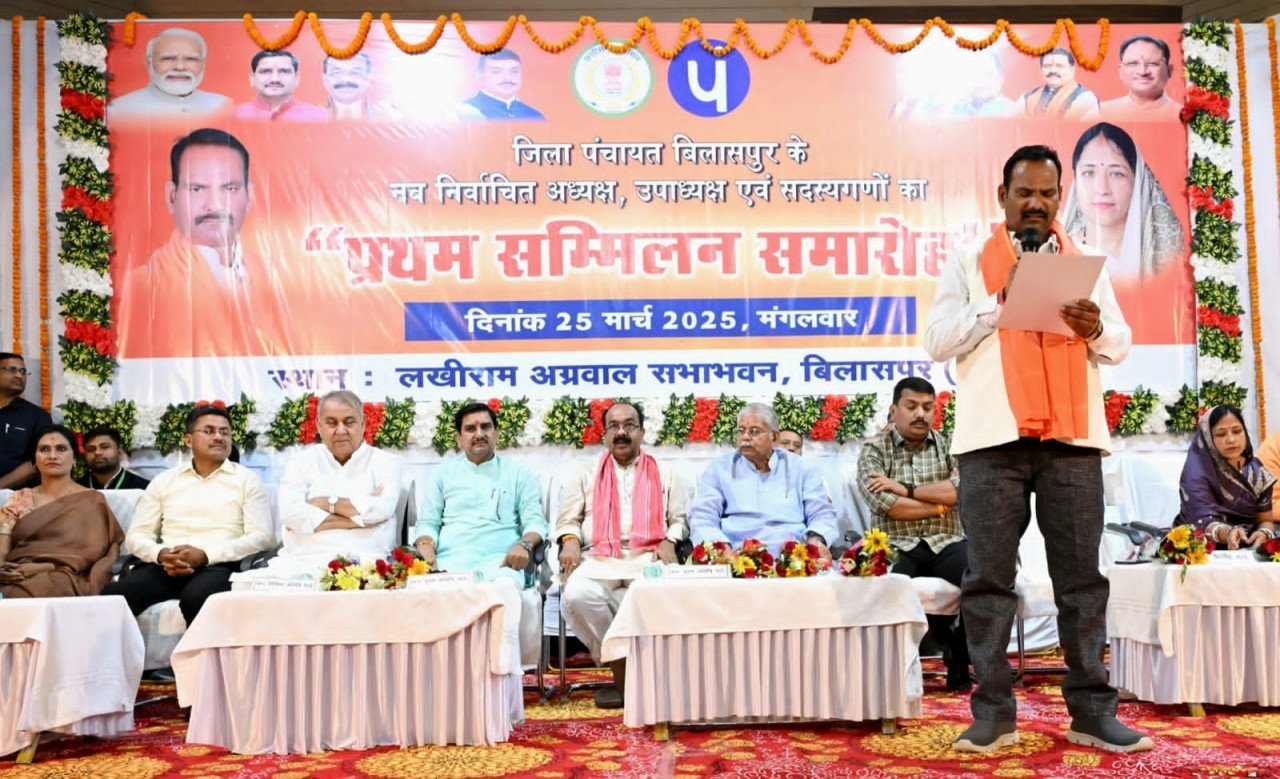 Union Minister of State Tokhan Sahu and Deputy Chief Minister Arun Sao attended the first meeting of the District Panchayat