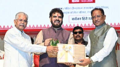 Photo of सीएम साय छत्तीसगढ़ खादी तथा ग्रामोद्योग बोर्ड के नवनियुक्त अध्यक्ष राकेश पांडेय के पदभार ग्रहण कार्यक्रम में हुए शामिल