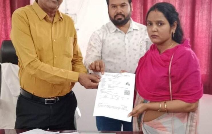 सुशासन तिहार 2025 : सुशासन तिहार में भारती देवांगन को मिला तत्काल श्रमिक कार्ड 1 Good Governance Festival 2025: Bharti Dewangan got instant labour card in Good Governance Festival