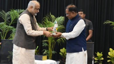 Photo of सीएम ने मनोयोग कार्यक्रम में शामिल होकर नागरिकों के साथ किया मौन योग अभ्यास