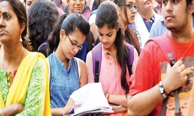 छत्तीसगढ़ में बदल रहा है टीचिंग का ट्रेंड: अब बीएड नहीं, डीएलएड है युवाओं की पहली पसंद! 1 The trend of teaching is changing in Chhattisgarh: Now not B.Ed, but D.El.Ed is the first choice of the youth!