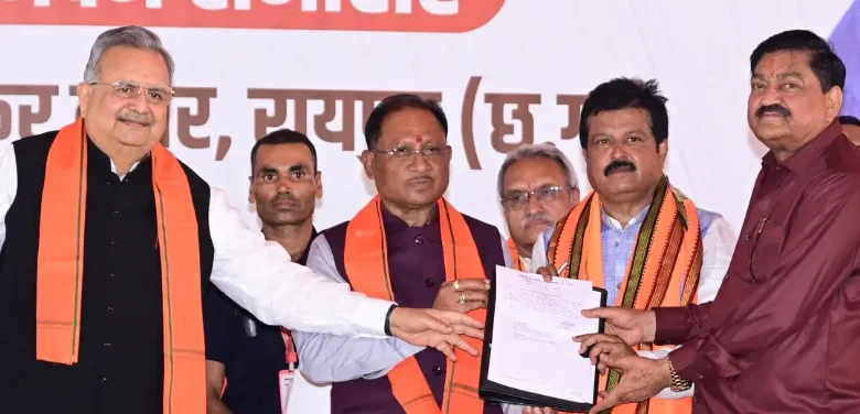 सीएम साय स्टेट सिविल सप्लाईज कॉर्पाेरेशन लिमिटेड के नवनियुक्त अध्यक्ष संजय श्रीवास्तव के पदभार ग्रहण एवं अभिनंदन समारोह में हुए शामिल 1 CM Say attended the ceremony of taking charge and felicitation of the newly appointed Chairman of State Civil Supplies Corporation Limited, Sanjay Srivastava