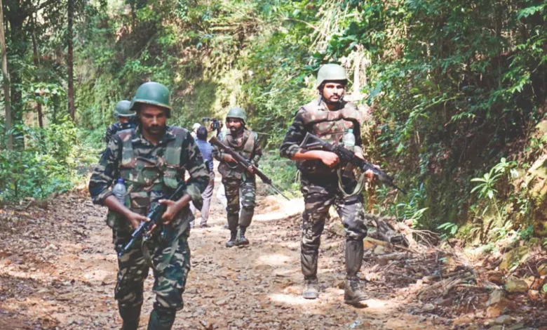 कर्रेगुट्टा की पहाड़ियों में नक्सलियों की घेराबंदी—हिंसा के बीच अब 'शांति वार्ता' की दस्तक 1 Naxalites surround the hills of Karregutta—Amidst violence, now 'peace talks' knock