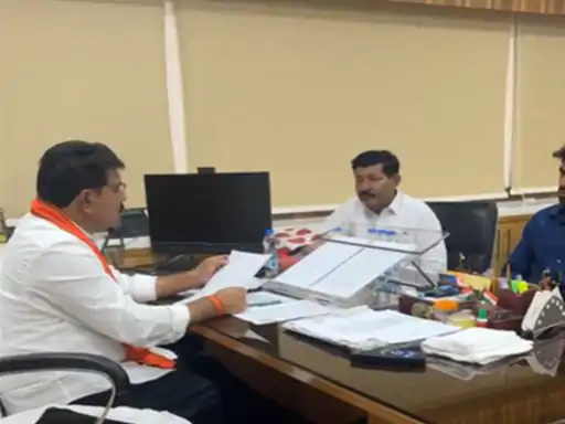 पाकिस्तान के सिंध से छत्तीसगढ़ पहुंचे 24 हिंदू शरणार्थियों की गुहार – हमें यहीं बसने दीजिए 1 24 Hindu refugees who reached Chhattisgarh from Sindh, Pakistan pleaded – Let us settle here
