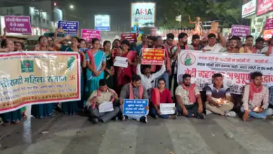 Photo of इंसाफ की मांग में जलती मोमबत्तियां, गूंजा मासूम के लिए न्याय का स्वर