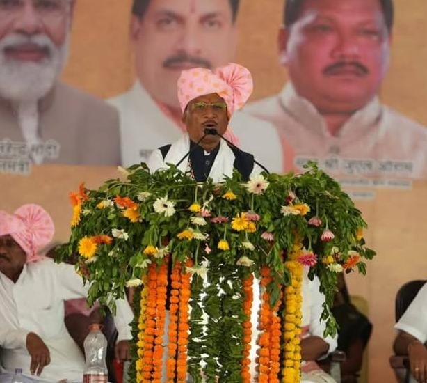 On the arrival of CM Sai, he was given a grand welcome through folk dance and folk song