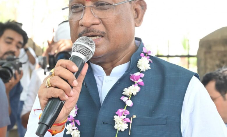 मुख्यमंत्री अचानक पहुंचे बेमेतरा के सहसपुर, लिया ग्रामीणों से सीधा फीडबैक 1 Chief Minister suddenly reached Sahaspur of Bemetara, took direct feedback from the villagers
