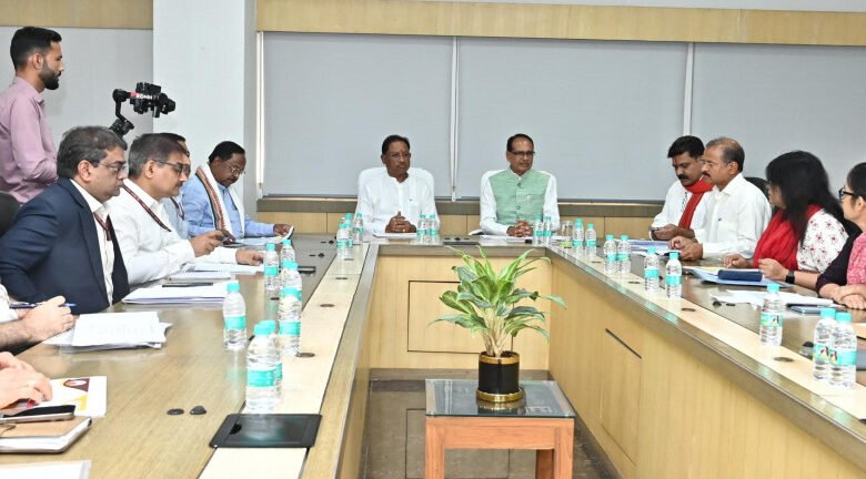 उच्चस्तरीय समीक्षा बैठक में विकास का समग्र रोडमैप तय 1 The overall roadmap for development was decided in the high level review meeting