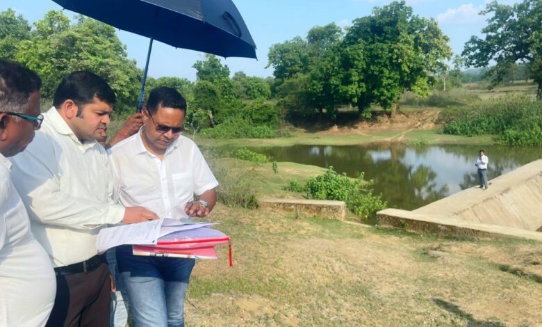 सुदूर वनांचल मर्दापाल में जल संसाधन विभाग के सचिव का सघन दौरा 1 Secretary of Water Resources Department's intensive tour in remote forest area Mardapal