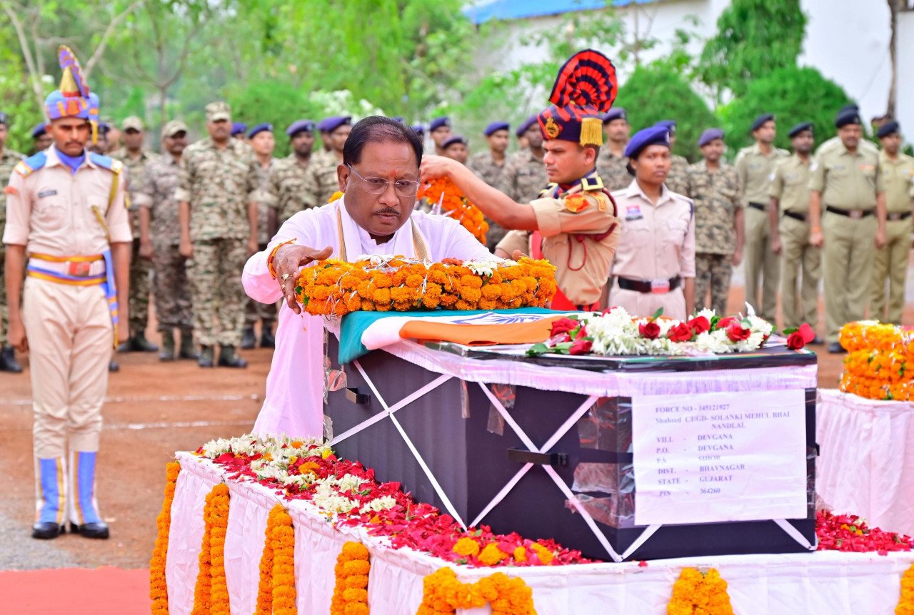 Chief Minister paid tribute to martyr Mehul Bhai in Naxal encounter