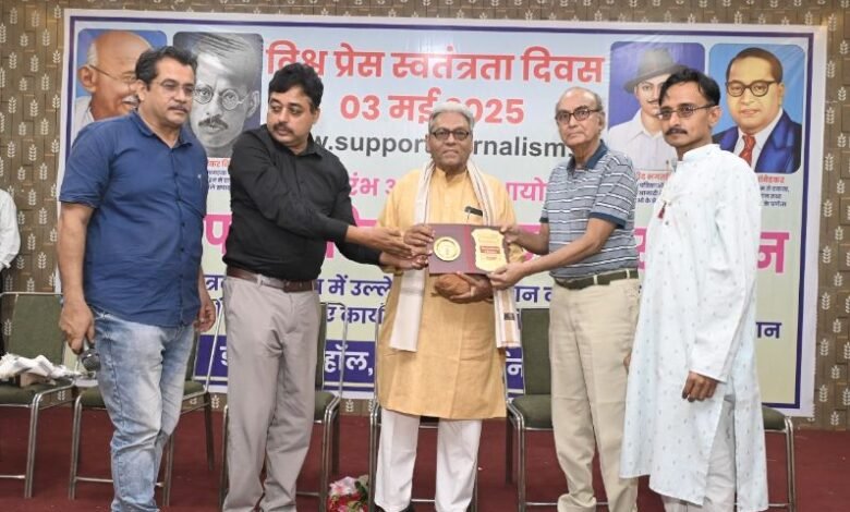 रायपुर में 'सपोर्ट जर्नलिज़्म' अभियान की शुरुआत, 32 पत्रकार संगठनों के प्रतिनिधि सम्मानित 1 'Support Journalism' campaign launched in Raipur, representatives of 32 journalist organizations honored