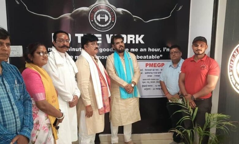 स्वदेशीकरण के लिए ग्रामोद्योग का कार्य सराहनीय: राकेश पाण्डेय 1 The work of village industry for Swadeshi is commendable: Rakesh Pandey