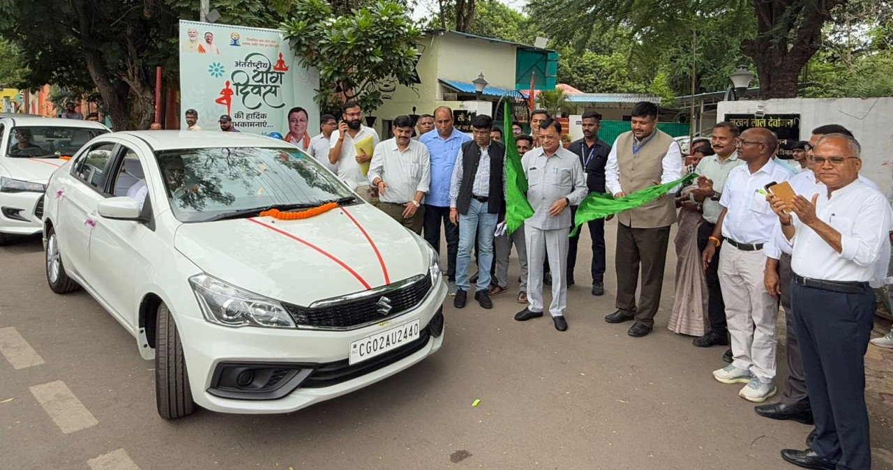 Industrial development will gain momentum, Minister Lakhanlal Dewangan flagged off 11 government vehicles