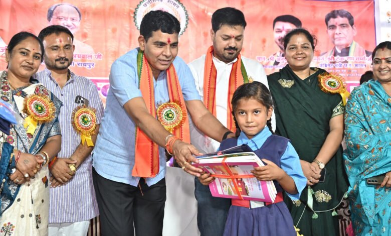 शिक्षा की ओर एक सुनहरा कदम: टोहड़ा में शाला प्रवेशोत्सव बना उत्सव का अद्भुत दृश्य 1 A golden step towards education: School entrance ceremony became a wonderful scene of celebration in Tohra