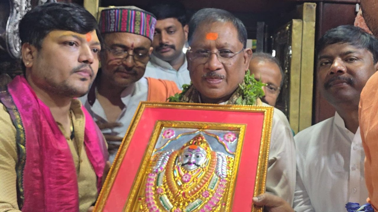Chief Minister Vishnudev Sai performed worship in the court of Shri Kaal Bhairav ​​ji, the Kotwal of Kashi