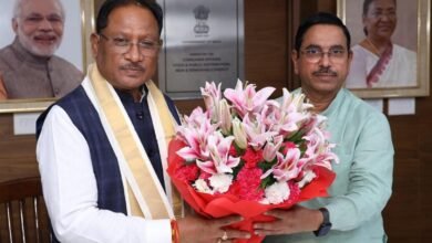 Photo of मुख्यमंत्री विष्णुदेव साय की केंद्रीय मंत्री प्रह्लाद जोशी से शिष्टाचार भेंट, विकास मुद्दों पर हुई चर्चा