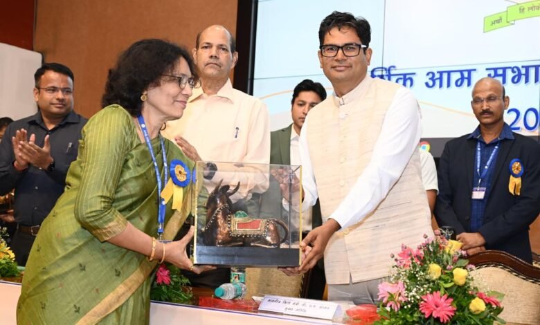 वित्त सेवा के अधिकारी पारदर्शी, जवाबदेह एवं निष्ठापूर्वक कार्याे का निर्वहन करें-वित्त मंत्री ओ.पी.चौधरी 1 Finance service officers should perform their duties with transparency, accountability and honesty- Finance Minister O.P. Choudhary