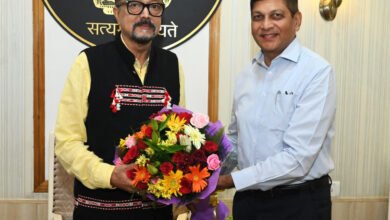 Photo of राजभवन में सौहार्द्रपूर्ण मुलाकात: राज्यपाल ने सेवानिवृत्त मुख्य सचिव को दी शुभकामनाएं
