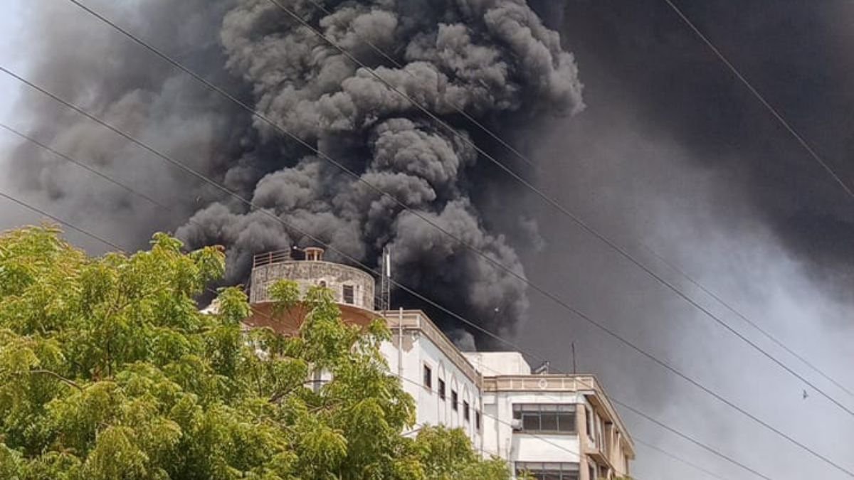 Shadow of death in Ahmedabad: Disaster from the sky fell on the medical college, Air India plane crashed, 5 students lost their lives
