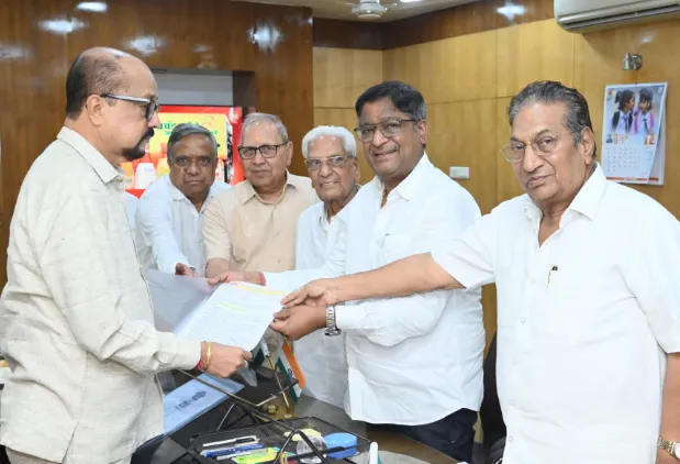 राजभवन में छत्तीसगढ़ अग्रवाल संगठन का प्रतिनिधिमंडल राज्यपाल से मिला, सौंपा मांगों का ज्ञापन 1 A delegation of Chhattisgarh Agrawal Organisation met the Governor at Raj Bhavan and submitted a memorandum of demands